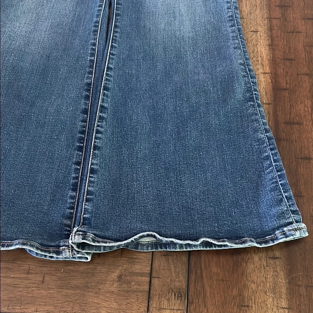 Abercrombie & Fitch size 32 “The Flare Ultra High Rise” EUC - Picture 2 of 7